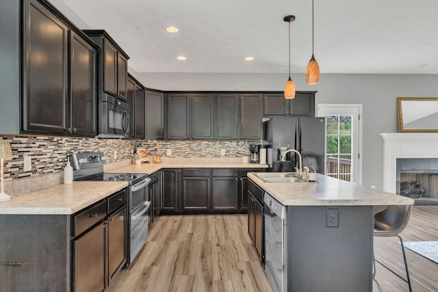 147 N Shadowhaven Way, Hendersonville, TN 37075 - kitchen featuring stainless steel appliances, light wood-style flooring, light countertops, an island with sink, and recessed lighting