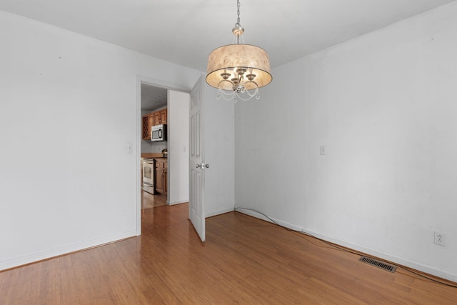 772 Blakemore Rd, Dickson, TN 37055 - unfurnished room featuring a chandelier and light wood-type flooring