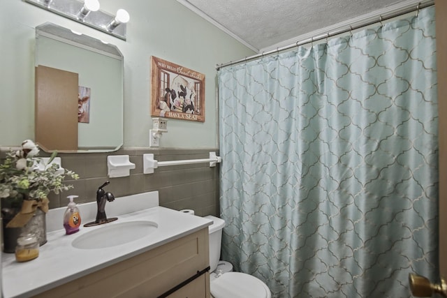117 Hill Rd, Ardmore, TN 38449 - full bath featuring a textured ceiling, tile walls, vanity, ornamental molding, and curtained shower