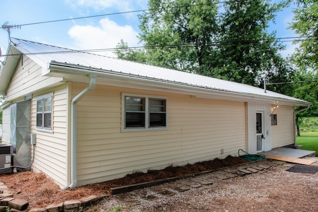 4295 Cairo Bend Rd, Lebanon, TN 37087 - view of side of home with a metal roof