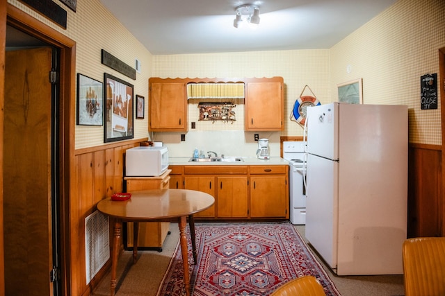 4295 Cairo Bend Rd, Lebanon, TN 37087 - kitchen featuring white appliances, wallpapered walls, and light countertops