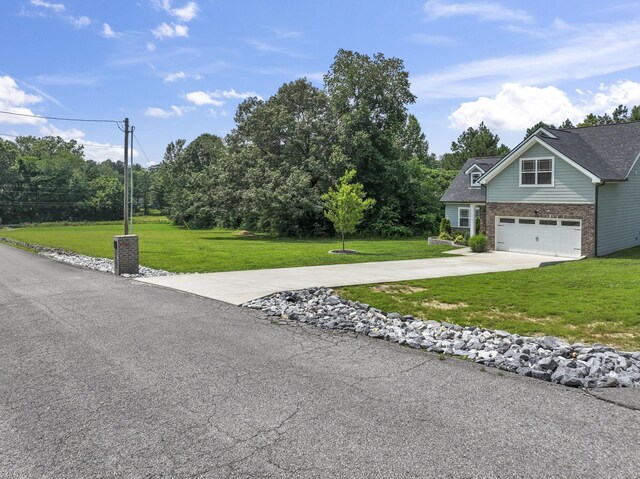 10005 Wendy Way, Lyles, TN 37098 - view of grassy yard with driveway and a garage