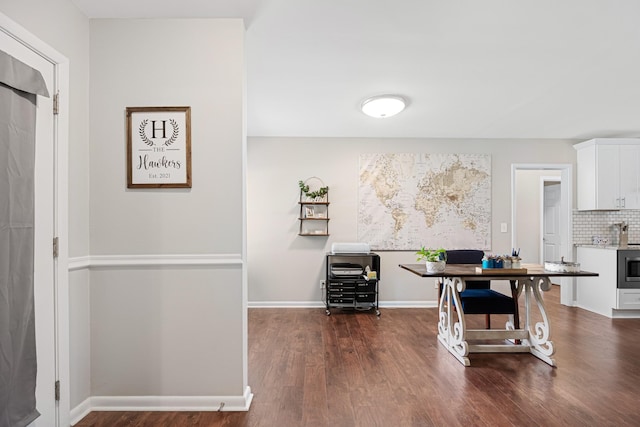 418 Winfrey Dr, Murfreesboro, TN 37130 - office space featuring dark wood-style floors and baseboards