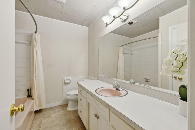 305 Myers Ter, Carthage, TN 37030 - bathroom with shower / tub combo with curtain, vanity, and a drop ceiling