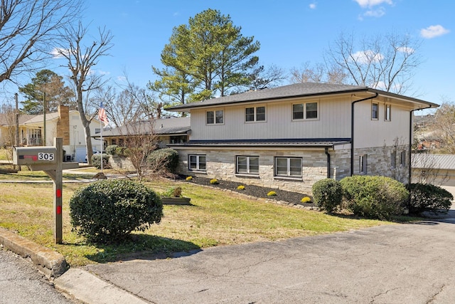 305 Myers Ter, Carthage, TN 37030 - view of front facade featuring stone siding and a front lawn