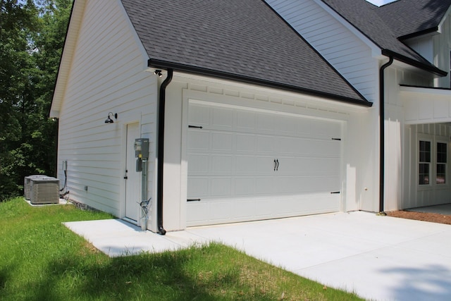 807 Hasty Ln, Estill Springs, TN 37330 - garage with concrete driveway