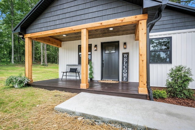 704 Pond Rd, Dickson, TN 37055 - entrance to property featuring a porch and a lawn
