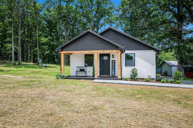 704 Pond Rd, Dickson, TN 37055 - modern farmhouse style home featuring covered porch and a front lawn