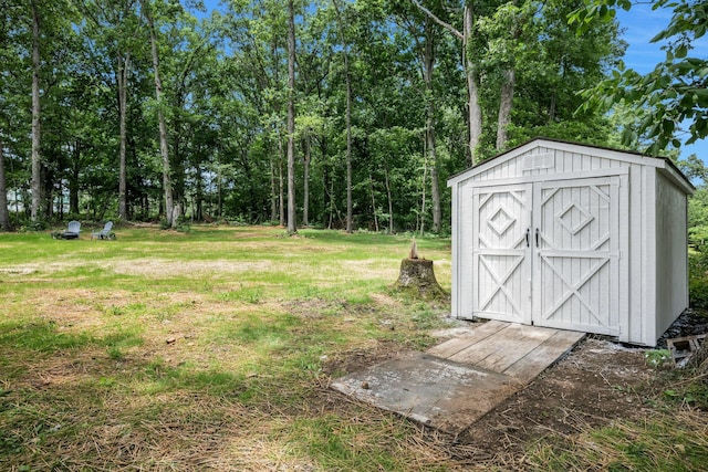 704 Pond Rd, Dickson, TN 37055 - view of grassy yard with a storage unit