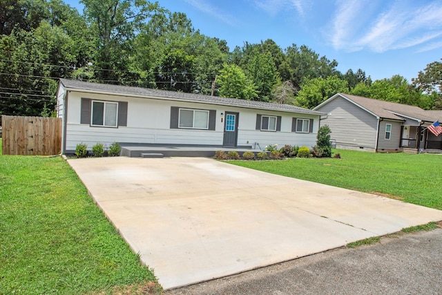 5011 Jarrett Rd, Chattanooga, TN 37416 - ranch-style house featuring concrete driveway