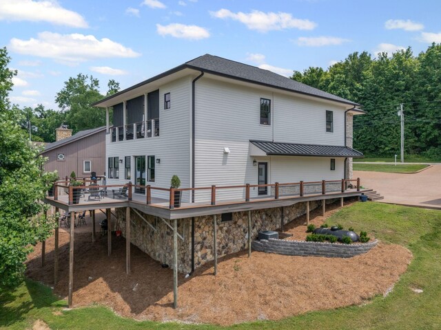 541 Lakeview Cir, Mount Juliet, TN 37122 - back of house featuring a wooden deck and a lawn