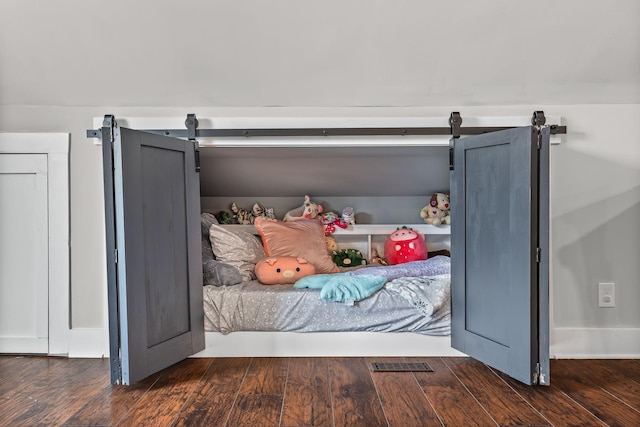 541 Lakeview Cir, Mount Juliet, TN 37122 - bedroom featuring a barn door and wood finished floors