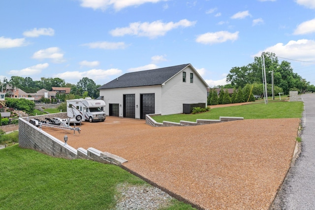 541 Lakeview Cir, Mount Juliet, TN 37122 - view of side of property with a detached garage, a lawn, and roof with shingles