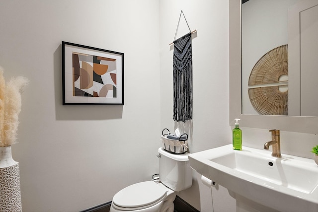 1931 Warfield Dr, Nashville, TN 37215 - half bath featuring a sink and toilet