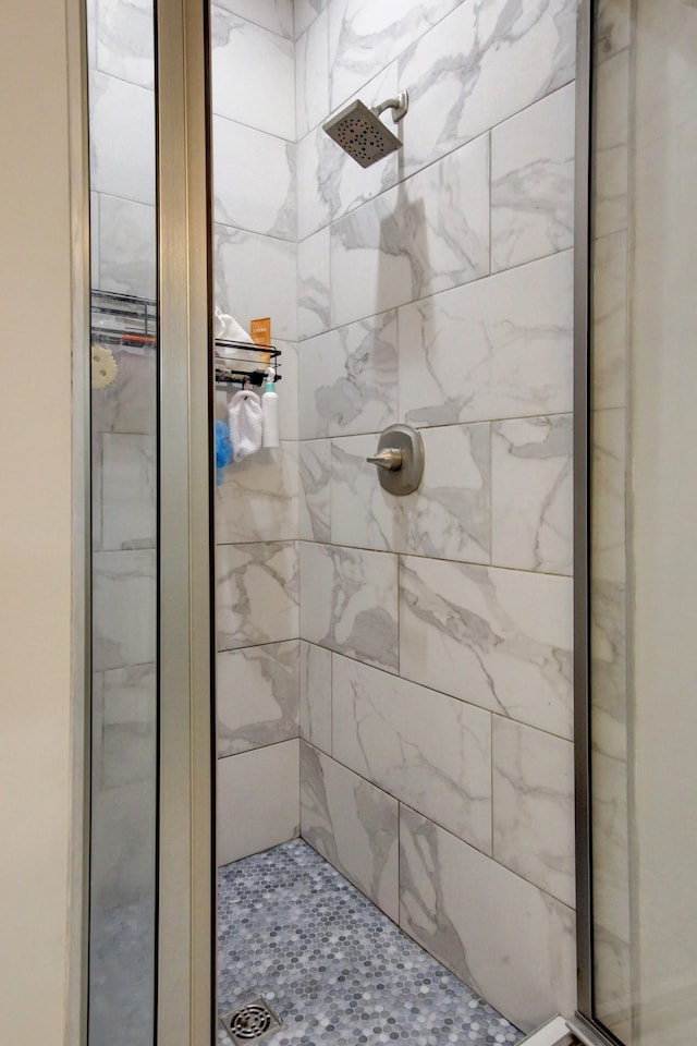 1331 Juniper Pass, Clarksville, TN 37043 - full bathroom featuring a stall shower