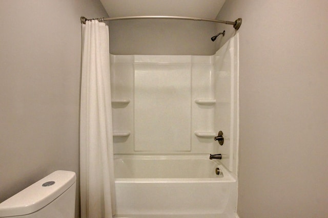 1331 Juniper Pass, Clarksville, TN 37043 - full bathroom with toilet and shower / bathtub combination with curtain