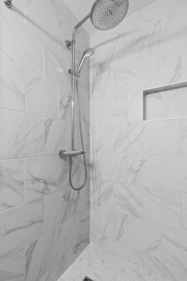 5191 Still House Hollow Rd, Franklin, TN 37064 - full bathroom with a tile shower