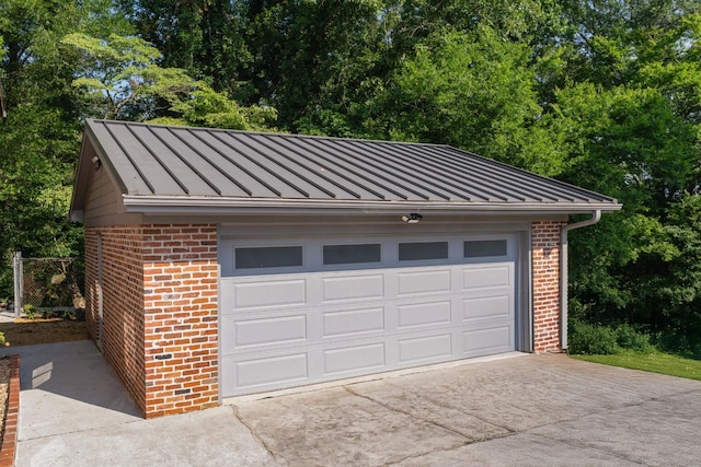 2411 Woolson Rd, Chattanooga, TN 37406 - detached garage with view of scattered trees