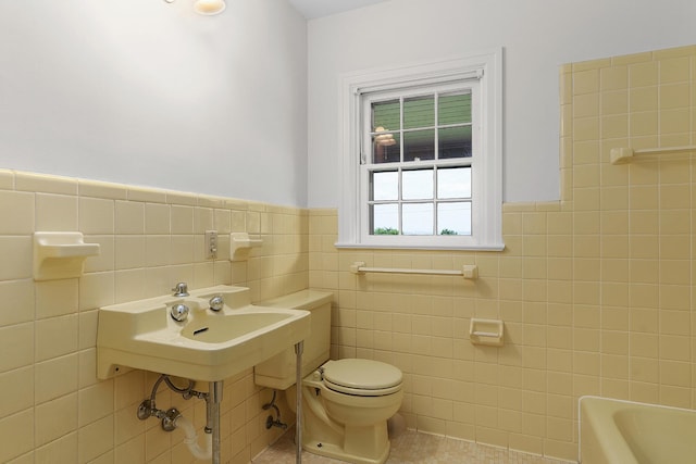 2411 Woolson Rd, Chattanooga, TN 37406 - full bath featuring tile walls, a tub, and wainscoting