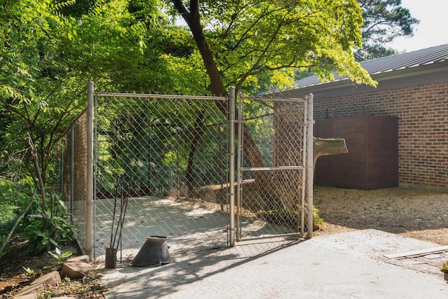 2411 Woolson Rd, Chattanooga, TN 37406 - view of gate