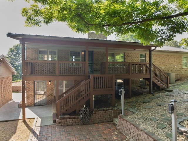 2411 Woolson Rd, Chattanooga, TN 37406 - back of property with stairway and brick siding