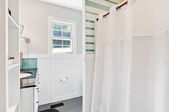 189 Cross Creek Dr, Manchester, TN 37355 - full bath with tile patterned floors, curtained shower, and vanity