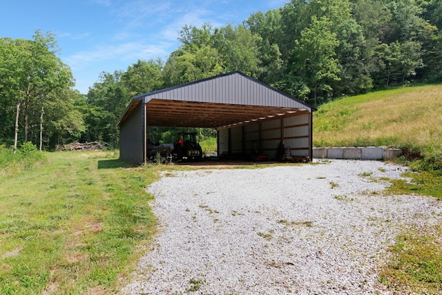 189 Cross Creek Dr, Manchester, TN 37355 - view of vehicle parking with driveway, a carport, and a wooded view