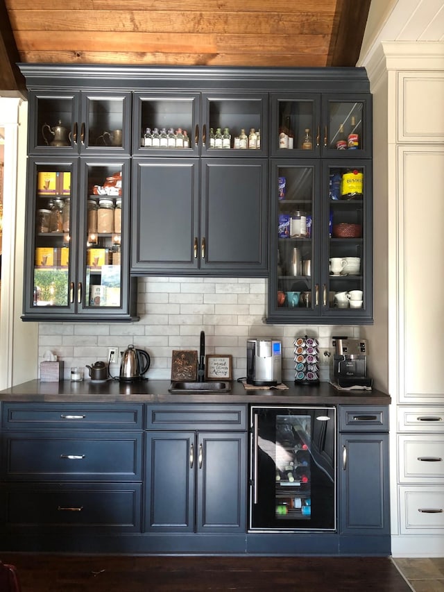 450 Lowe Branch Rd, Centerville, TN 37033 - indoor wet bar featuring beverage cooler and backsplash