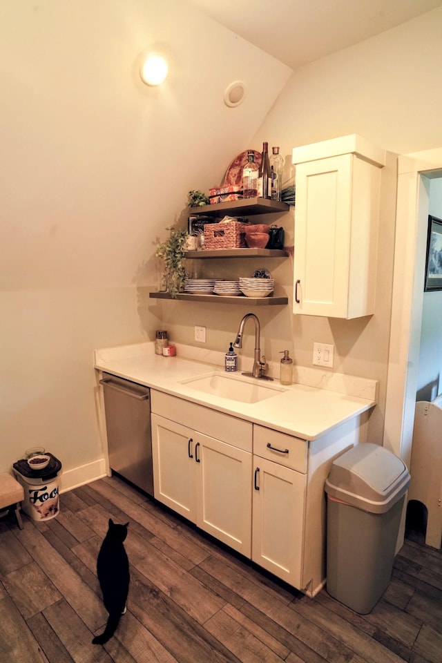 450 Lowe Branch Rd, Centerville, TN 37033 - bar area with stainless steel dishwasher, lofted ceiling, and dark wood finished floors