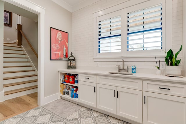 1036 Wilderness Way, Cottontown, TN 37048 - bar featuring a sink and stairs