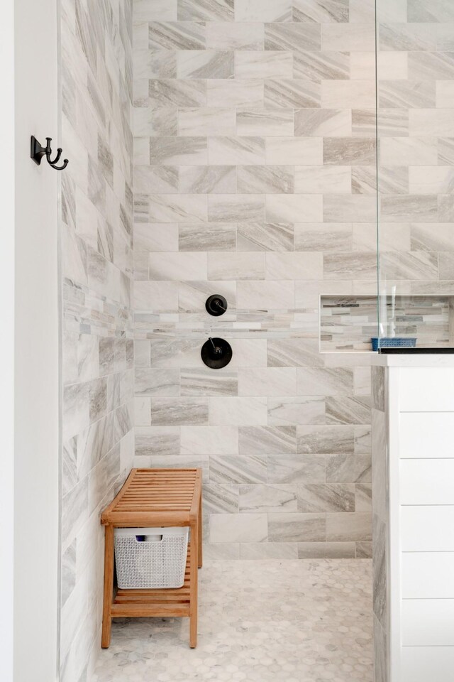 1036 Wilderness Way, Cottontown, TN 37048 - full bathroom featuring a tile shower