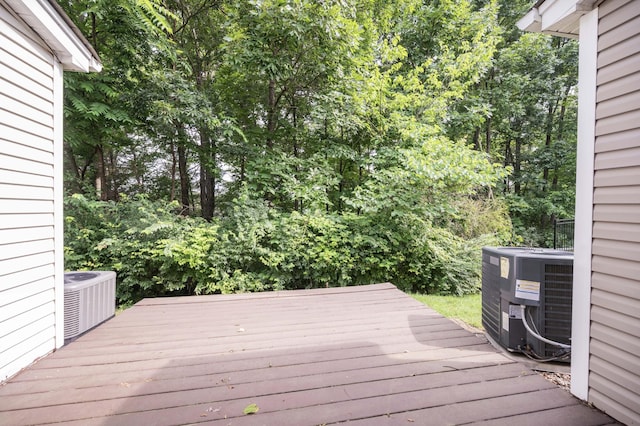 482 Flintlock Ct, Nashville, TN 37217 - view of wooden deck