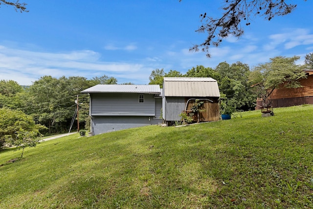 460 E Georgia Ave, Whitwell, TN 37397 - back of property with a lawn and a metal roof
