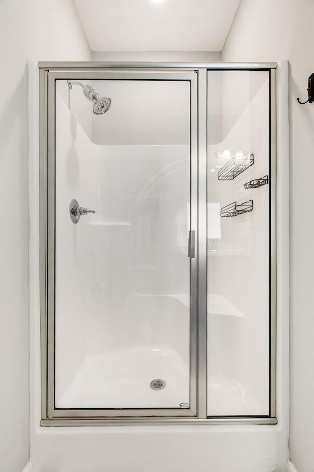 2122 Oak Dr, Murfreesboro, TN 37128 - bathroom featuring a shower stall