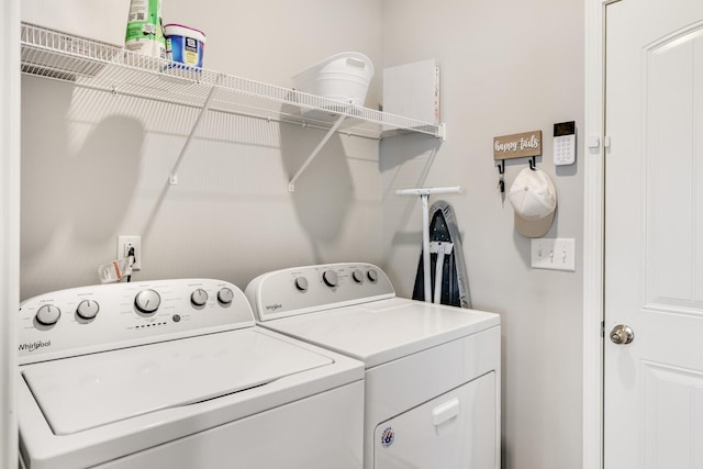 2122 Oak Dr, Murfreesboro, TN 37128 - laundry room featuring washing machine and dryer