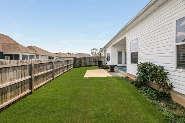 2122 Oak Dr, Murfreesboro, TN 37128 - fenced backyard with a patio