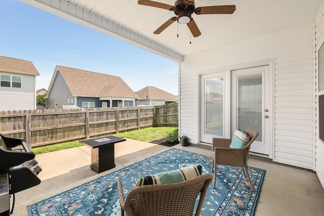 2122 Oak Dr, Murfreesboro, TN 37128 - fenced backyard with a patio area and a ceiling fan