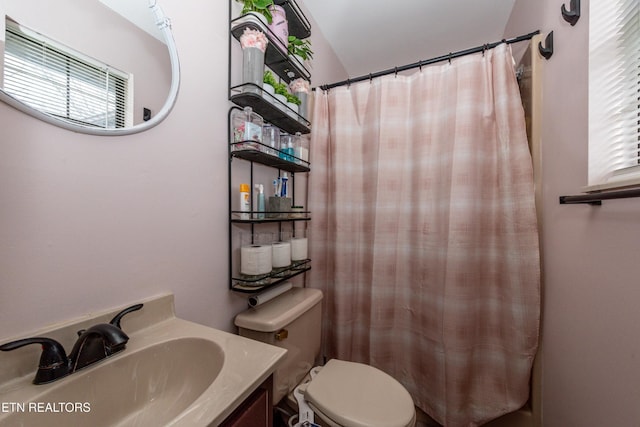 311 E Chestnut Hill Rd, Townsend, TN 37882 - full bath featuring vanity and curtained shower