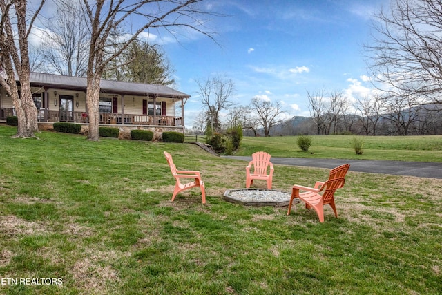 311 E Chestnut Hill Rd, Townsend, TN 37882 - view of green lawn featuring a porch