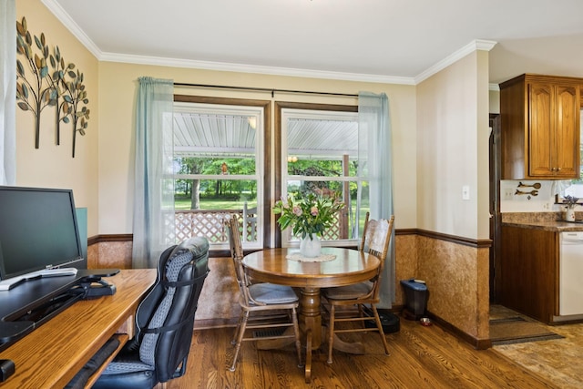 7180 Elrod Rd, Fairview, TN 37062 - dining area featuring wood finished floors, wainscoting, and ornamental molding