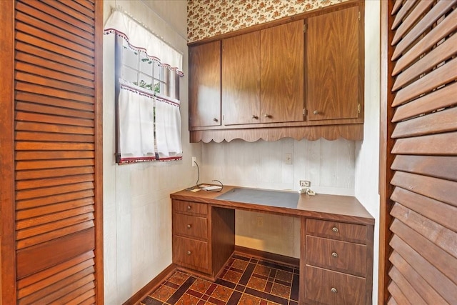 89 Belmar Cir, Manchester, TN 37355 - unfurnished office featuring built in study area and wallpapered walls