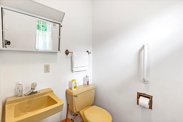 89 Belmar Cir, Manchester, TN 37355 - bathroom featuring a sink and toilet