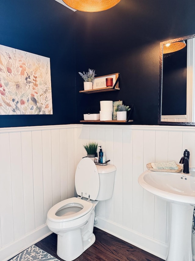800 Singleton Ln, Brentwood, TN 37027 - half bath with wood finished floors, wainscoting, and a decorative wall
