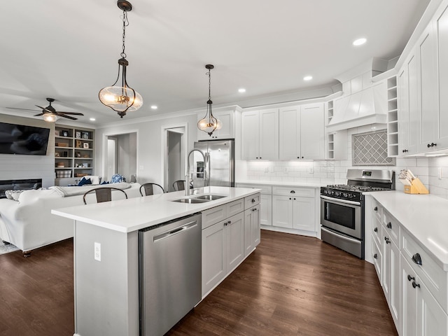 71 Windjammer Ct, Winchester, TN 37398 - kitchen with appliances with stainless steel finishes, a ceiling fan, recessed lighting, crown molding, and open floor plan