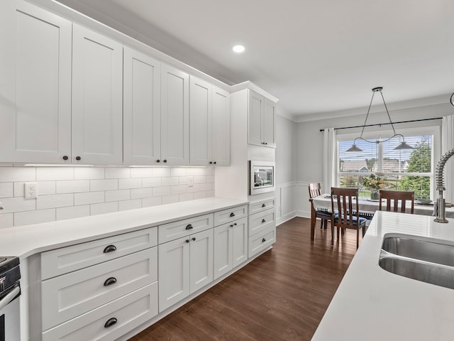 71 Windjammer Ct, Winchester, TN 37398 - kitchen with light countertops, white cabinetry, hanging light fixtures, dark wood-style floors, and tasteful backsplash