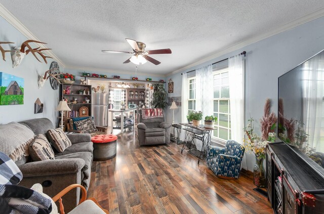 10 Clinton Rd, Humboldt, TN 38343 - living room featuring wood finished floors, ornamental molding, a ceiling fan, and a textured ceiling