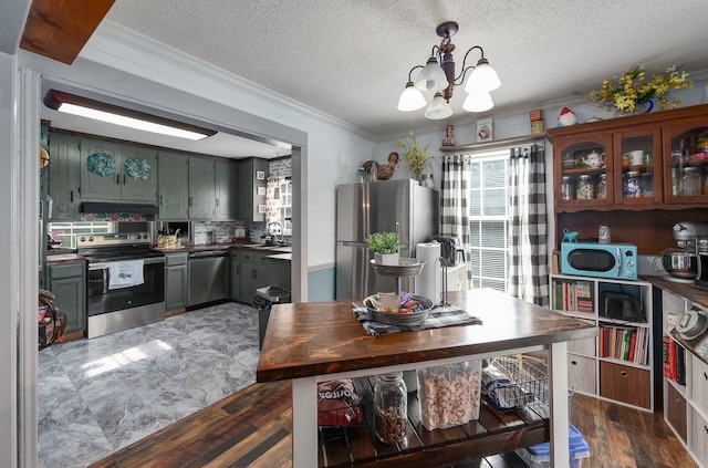 10 Clinton Rd, Humboldt, TN 38343 - kitchen with appliances with stainless steel finishes, crown molding, a chandelier, a textured ceiling, and gray cabinetry