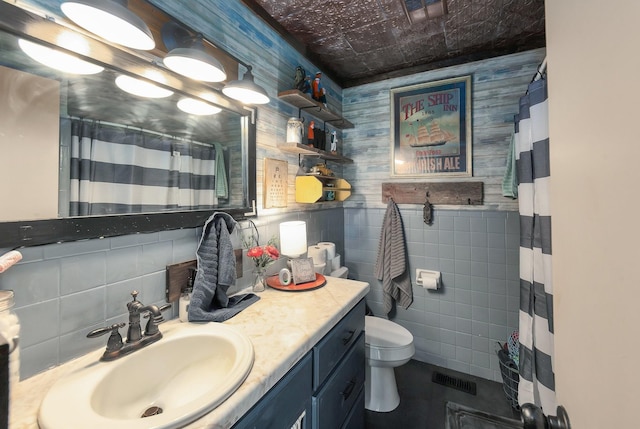10 Clinton Rd, Humboldt, TN 38343 - bathroom featuring tile walls, vanity, and a shower with curtain