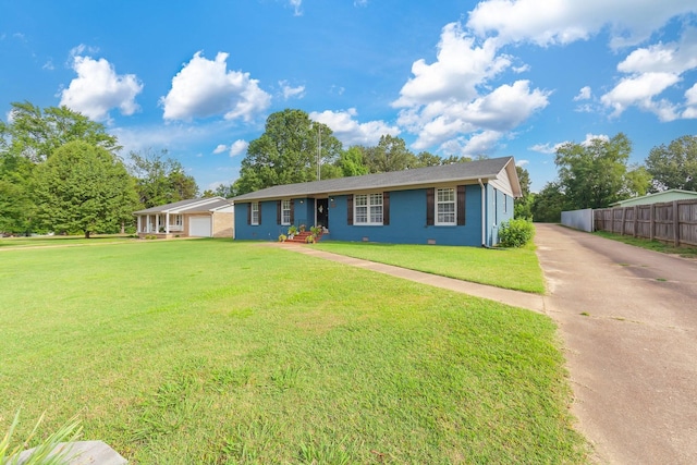 10 Clinton Rd, Humboldt, TN 38343 - ranch-style house featuring concrete driveway