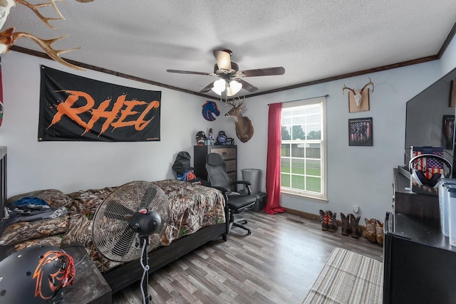 10 Clinton Rd, Humboldt, TN 38343 - bedroom with wood finished floors, a textured ceiling, crown molding, and ceiling fan